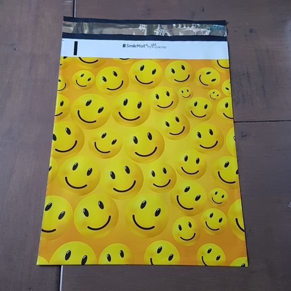 50 pcs Smileys Poly Mailers (2 Sizes) - Picture 4 of 4